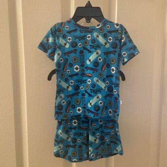 Posh Peanut Cole Skateboard 2-Pc Short Sleeve Short Pajamas Size 6-12 Months NWT - Picture 1 of 9